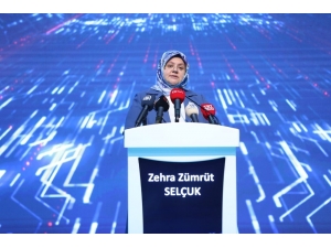 Bakan Selçuk: “Teknoloji Okur-yazarlığı Eğitimi İle Sosyal Dayanışmayı Fazlalaştıracak Teknoloji Odaları Kurmayı Hedefliyoruz"