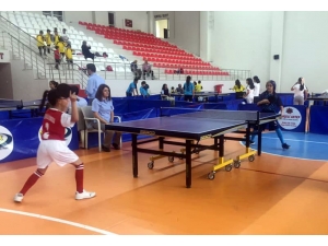 Minikler Masa Tenisinde Yarıştı