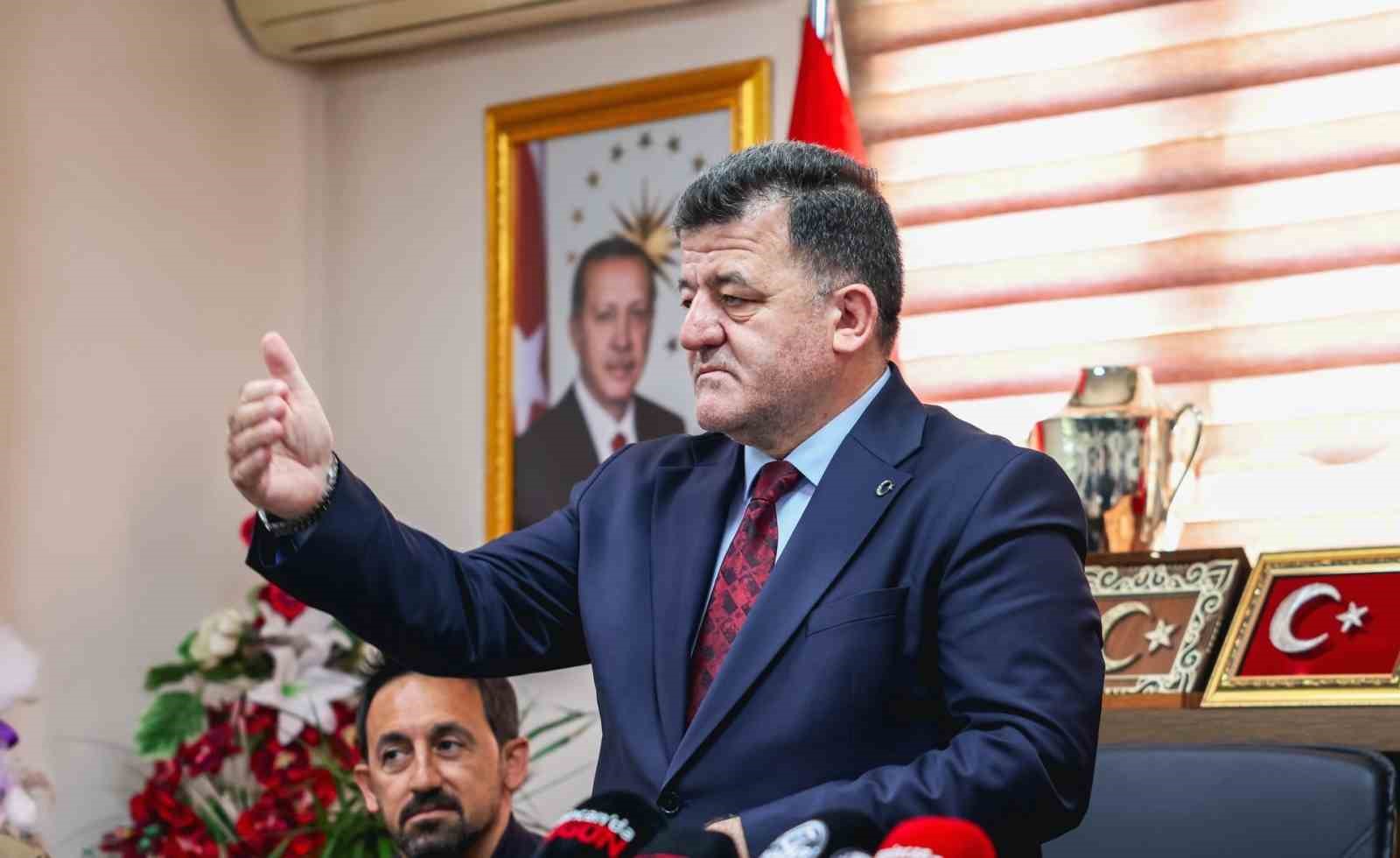 kulupte-imza-yok-sosyal-medyada-milyonlar-konusuluyor