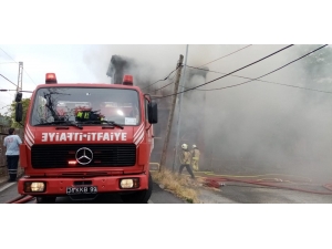 Samatya Sahili’nde Bulunan Evdeki Yangın Korkuttu