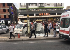 Direksiyon Başında Fenalaştı Elektrik Direğine Çarptı