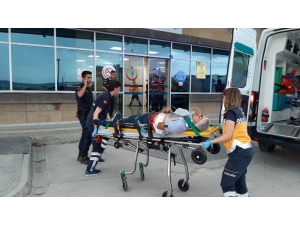 Yolcu Minibüsü İle Jeep Çarpıştı:1’i Ağır 13 Yaralı