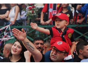 Eskişehirspor’un Kutlamaları Festivali Aratmadı