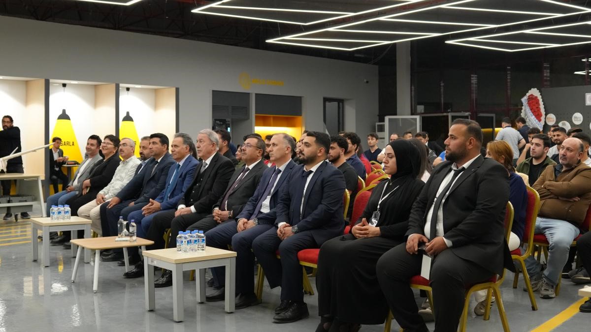 inonu-universitesi-nde-genclerle-bulusan-akar-dan-teknoloji-hamlesi-vurgusu