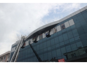 Güngören’de İş Yeri Dumanlar İçinde Kaldı