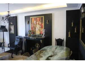 Geri Dönüşümden Kazandığı Eşyalarla Bir Evi Donattı