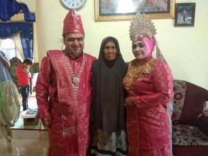 Aynı Evde Yaşayıp Farklı Dili Konuşuyorlar