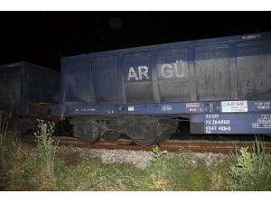 Trenin Altında Feci Şekilde Can Verdi