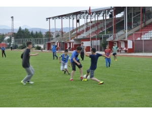 Şuhut Belediye Hisarspor’un Minik Futbolcuları Gelecek İçin Umut Veriyor
