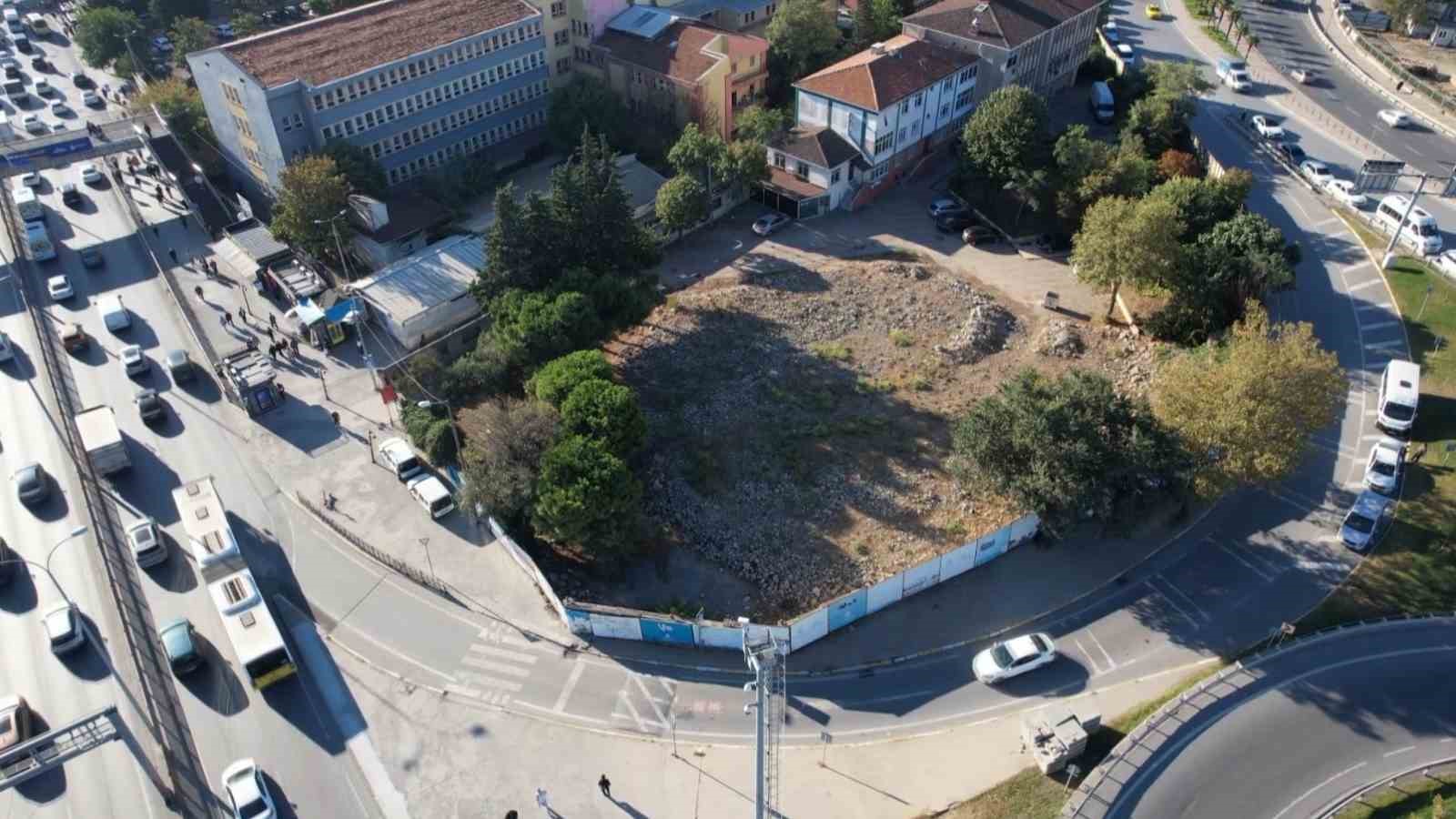 avcilar-da-2019-depreminde-hasar-aldigi-gerekcesiyle-ibb-tarafindan-yiktirilan-haci-ahmet-tukenmez-camii-7-yildir-yapilmadi