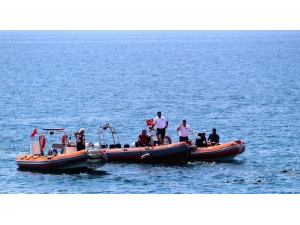 Antalya’da Denizde Şüpheli Cisim Polisi Alarma Geçirdi