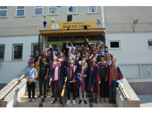 İş Garantili Merkez 5. Mezunlarını Verdi