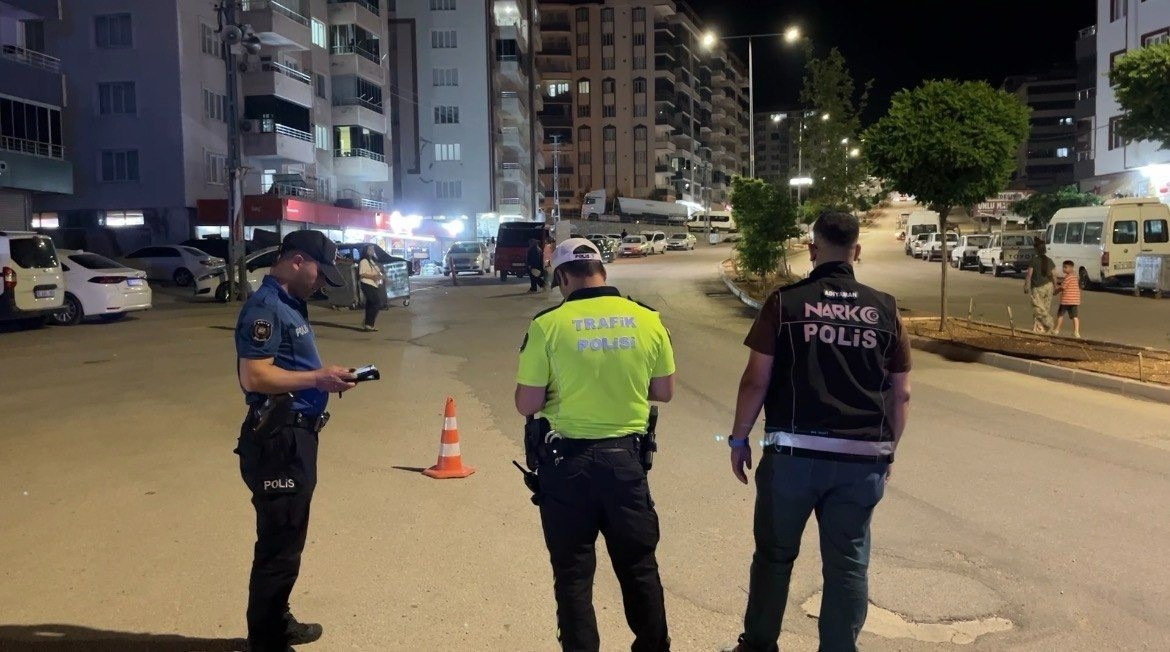 asayis-uygulamasinda-2-arac-trafikten-men-edildi