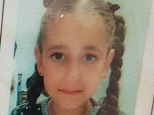 Karşıdan Karşıya Geçmeye Çalışan Kardeşlere Araba Çarptı