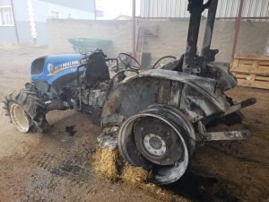 Büyükbaş Hayvan Çiftliğinde Çıkan Yangın Maddi Hasara Yol Açtı