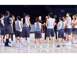 A Milli Kadın Basketbol Takımı Hazırlıklarına Devam Etti