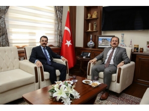 Bayburt Cumhuriyet Eski Başsavcısı Tiryaki, Bayburt Valisi Pehlivan’a Veda Ziyaretinde Bulundu