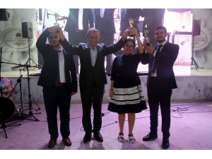 İhlas Kolejinde Mezuniyet Coşkusu