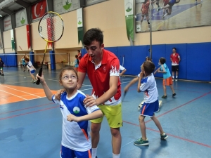 Genç Badmintonculara Millî Destek