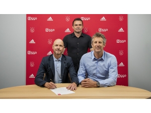 Ajax, Erik Ten Hag’ın Sözleşmesini 2022 Yılına Uzattı