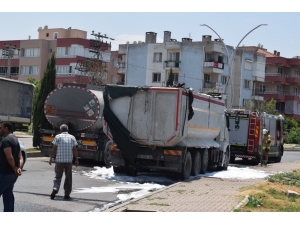 İzmir’de Seyir Halindeki Kamyon Kasasında Yangın
