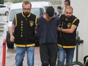 Polisle Birlikte 3 Kişiyi Bıçaklayan Zanlı Adliyeye Sevk Edildi