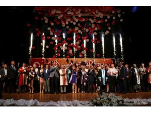 Nevü 4 Bin 210 Öğrencisini Mezun Etti