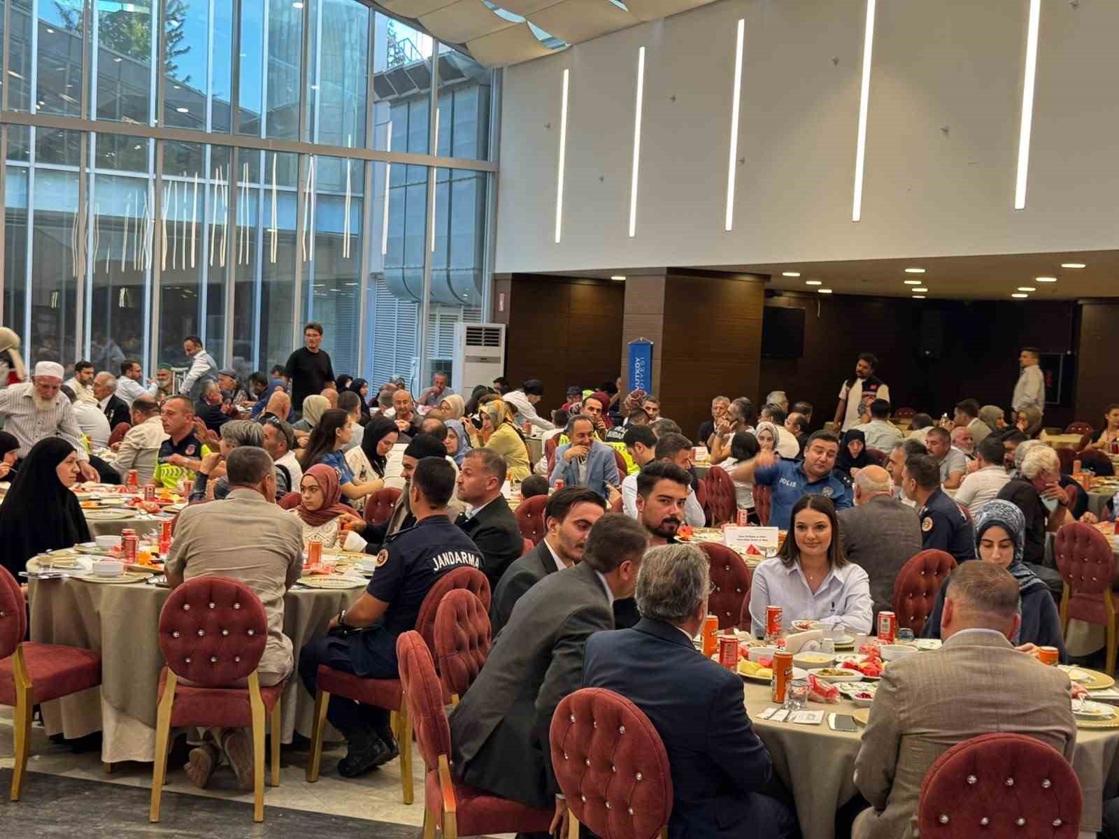 15-temmuz-un-kahramanlari-arnavutkoy-de-vefa-sofrasinda-bulustu