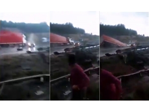 Kaygan Yolda Kontrolden Çıkan Tır, Köprüden Aşağı Uçtu