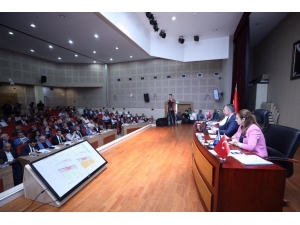 Büyükşehir’in Yönetim Yapısı Yeniden Yapılandı