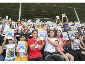 Bakan Kasapoğlu, Yaz Spor Okulu Açılışında Gençlerle Buluştu
