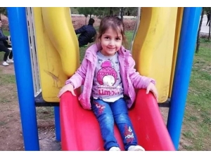 Balkondan Düşen Çocuk Hayatını Kaybetti