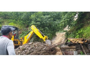 Sağanak Yağış Su Baskınlarına Neden Oldu