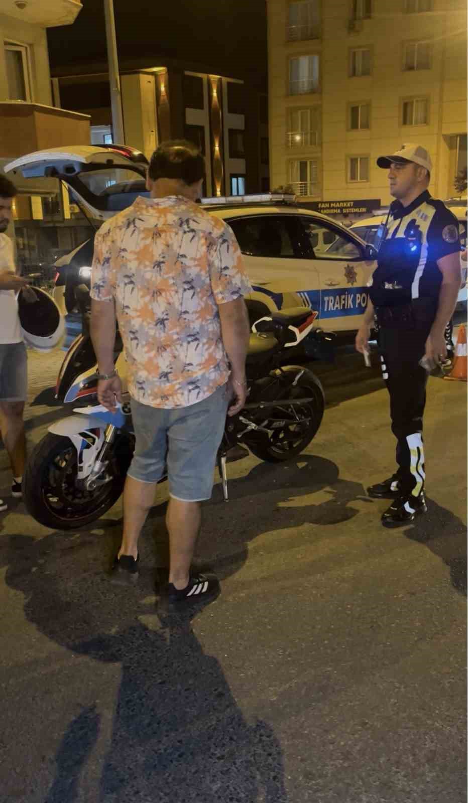 corlu-da-akrobatik-hareketler-yapan-motosikletliye-agir-ceza