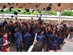 Eskişehir Tayfur Bayar Anadolu Lisesi’nin Mezuniyet Töreni Coşkulu Geçti