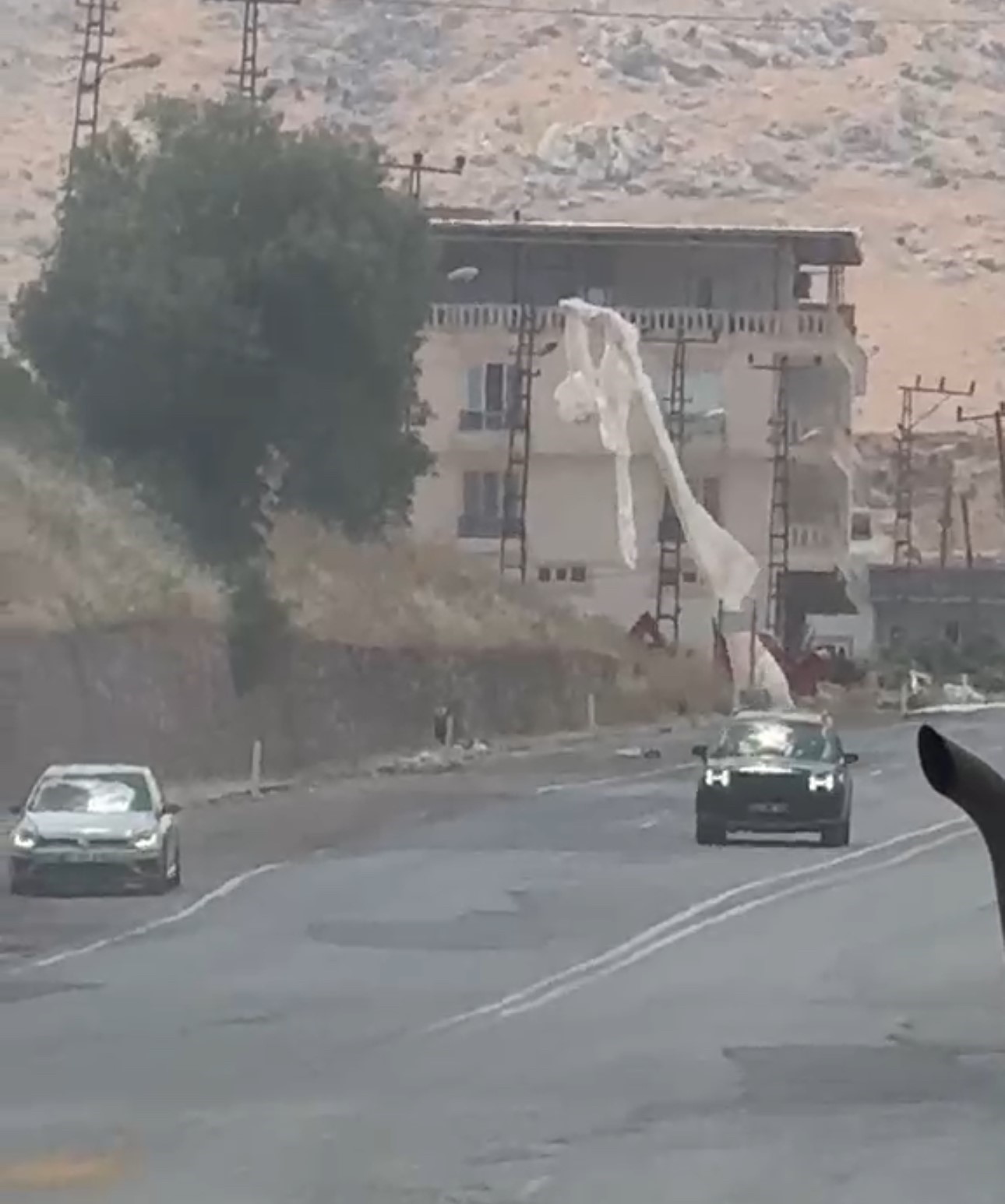 siirt-te-elektrik-direginde-cikan-yangin-panige-neden-oldu