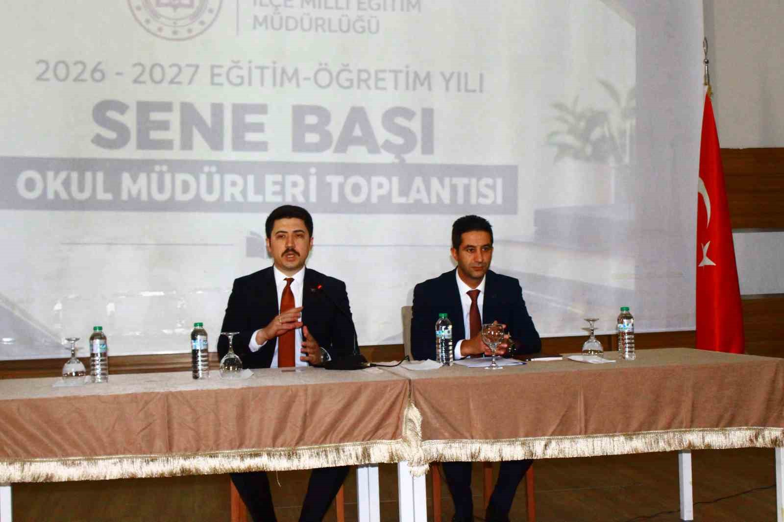 malazgirt-te-okul-mudurleriyle-yeni-donem-toplantisi