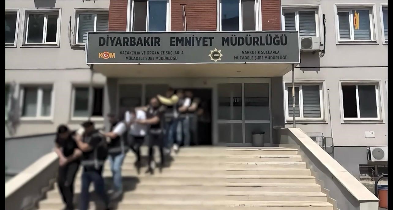 diyarbakir-da-silahli-suc-orgutu-sebekesi-cokertildi-40-gozalti