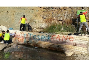 Çeşme Duvarını Gönüllüler Boyadı