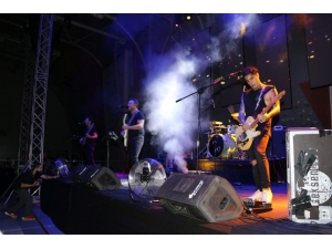 Grup Seksendört Nevü’de Sahne Aldı