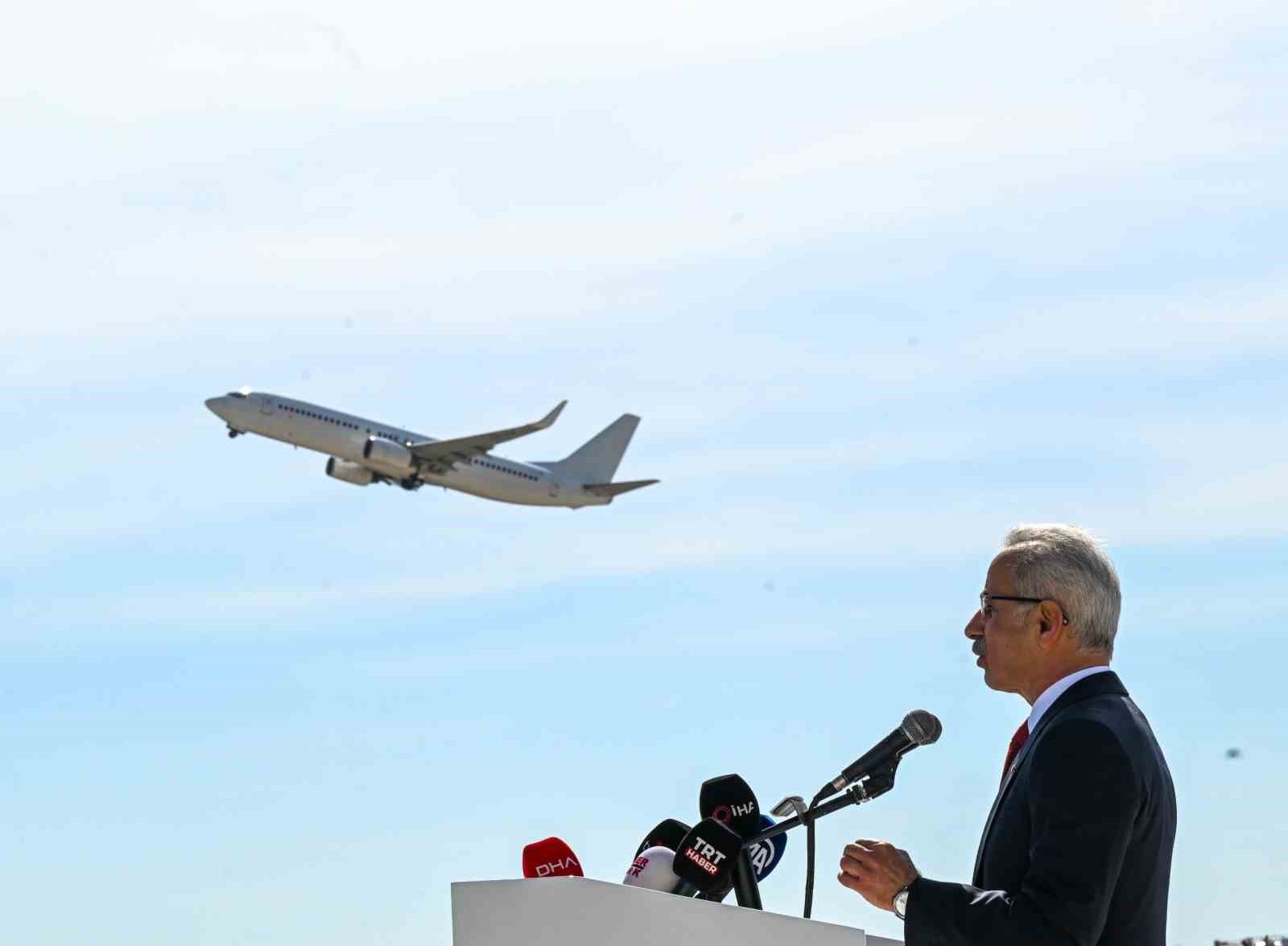 bakan-uraloglu-antalya-havalimani-nda-yeni-hava-trafik-kontrol-kulemizin-betonarme-imalatlarinda-46-metre-seviyesine-ulastik
