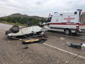 Ankara-nallıhan Karayolunda Trafik Kazası; 1 Ölü 5 Yaralı