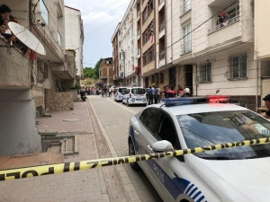 Esenyurt’ta 1’i Çocuk 6 Kişinin Silahla Rehin Alındığı İddiası Polisi Harekete Geçirdi