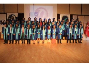 Genç Diş Hekimlerinin Mezuniyet Coşkusu