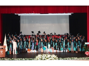 Recep Tayyip Erdoğan Üniversitesi’nde Mezuniyet Coşkusu