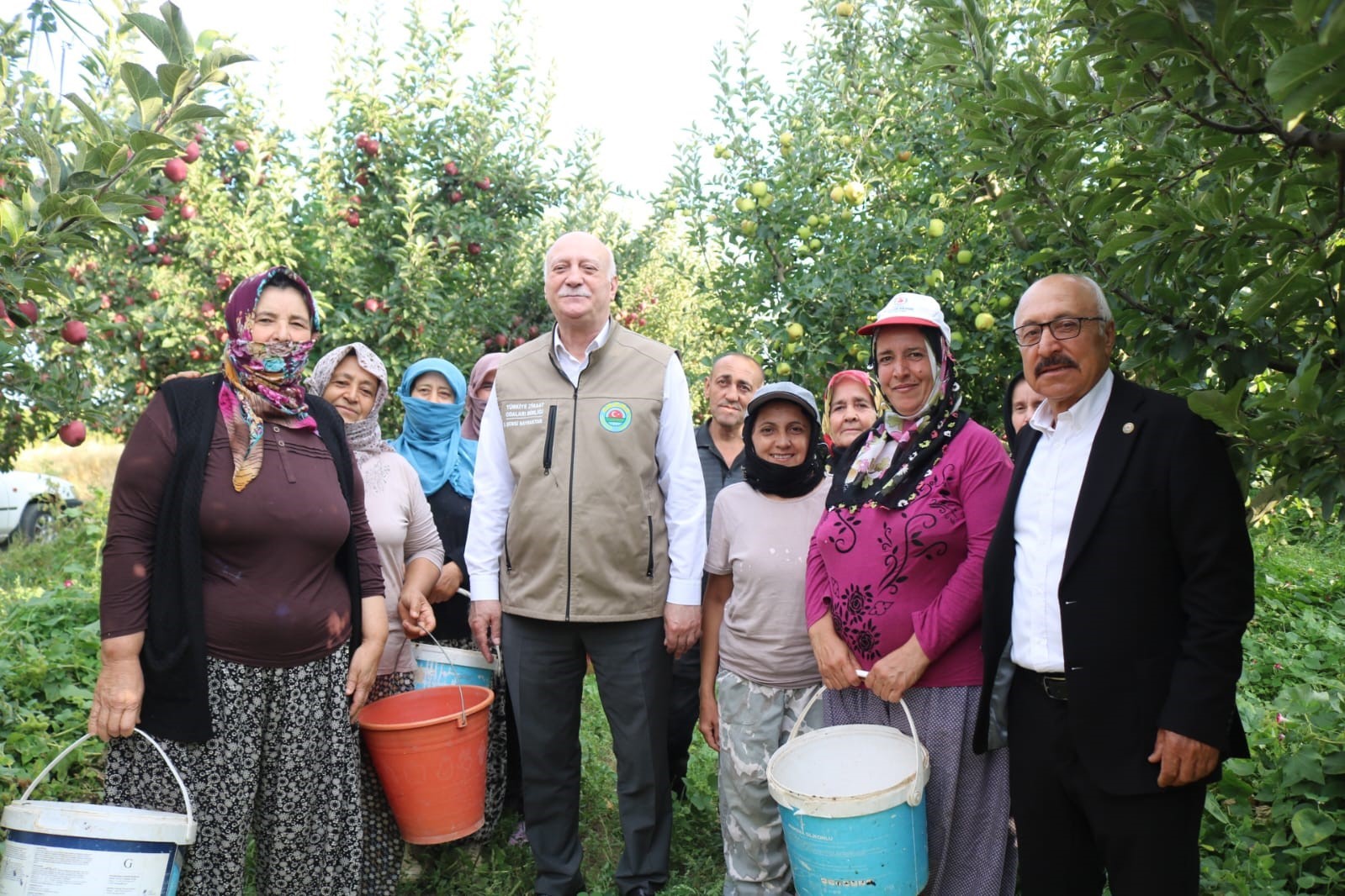semsi-bayraktar-dan-civril-de-elma-hasadi-yapti