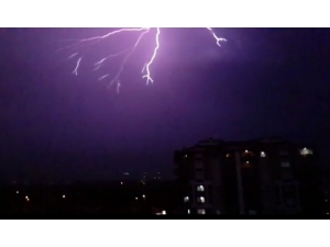 Antalya’da Şimşekler Gökyüzünü Aydınlattı