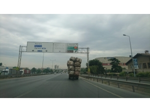 E-5’te Aşırı Yüklü Kamyonet Tehlike Saçtı