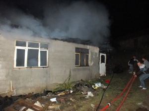 Sobayı Benzinle Tutuşturmaya Çalışırken Evi Yaktı