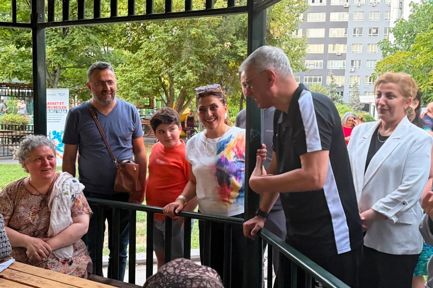 bakan-memisoglu-vatandaslarla-birlikte-egzersiz-yapti